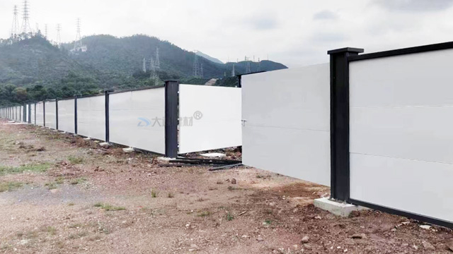 建筑工地大門-施工大門-鋼結(jié)構(gòu)烤漆雙開(kāi)門-工地大門-深圳市大通建材有限公司鋼圍擋生產(chǎn)定制廠家